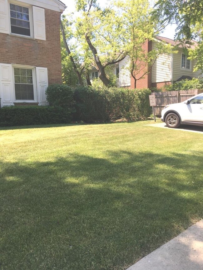 1923 Dewes St, Glenview, IL 60025 - photo 7