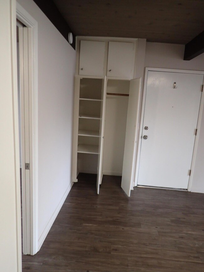 314 W Canon Perdido St unit 12, Santa Barbara, CA 93101 - photo 5