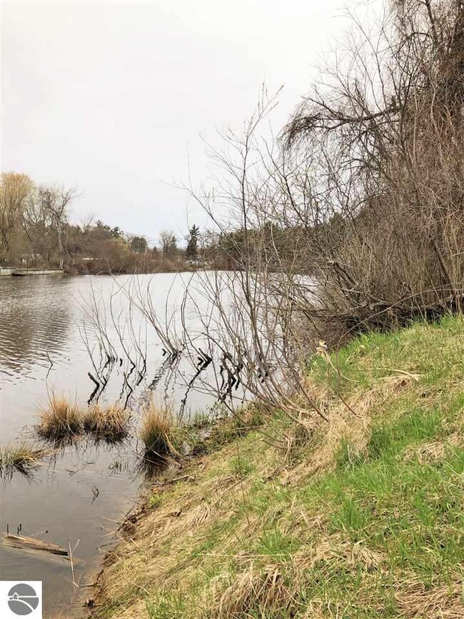 509 Ogemaw St, Oscoda, MI 48750 - photo 3