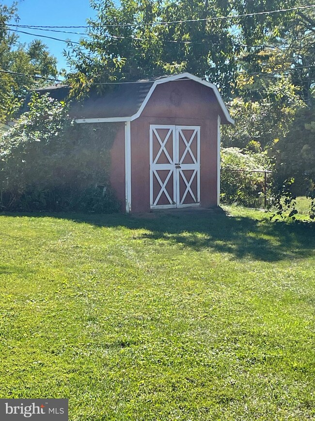 12707 Cherrywood Ln, Bowie, MD 20715 - photo 2