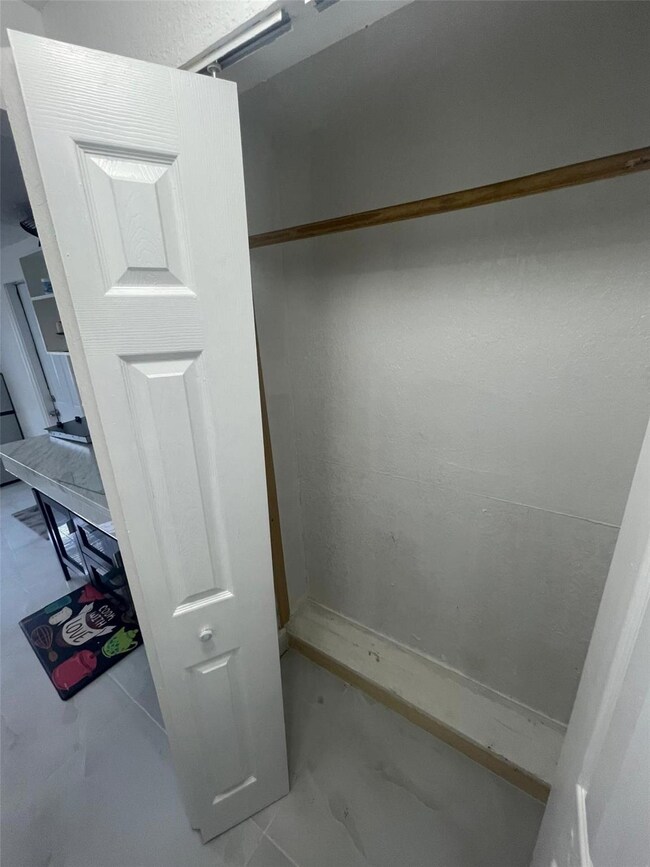 408 SW 68th Ave, Pembroke Pines, FL 33023 - photo 3