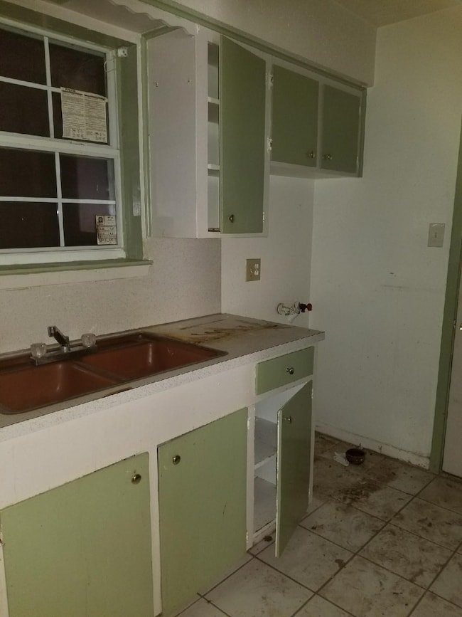 858 Grenshaw St, Houston, TX 77088 - photo 5