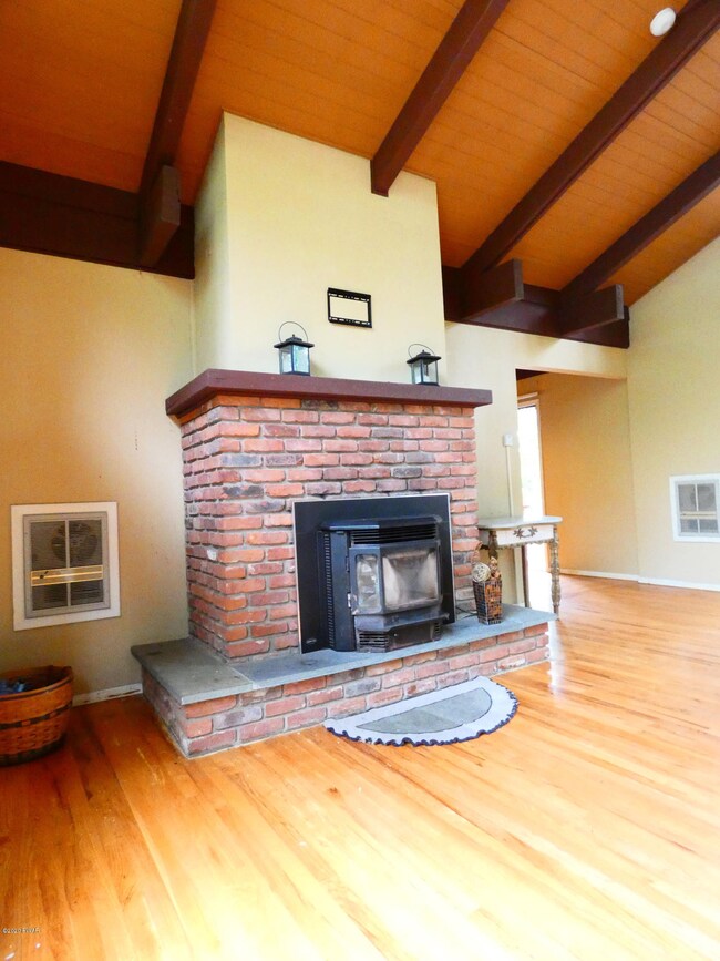 806 Remuda Ct, Hawley, PA 18428 - photo 5