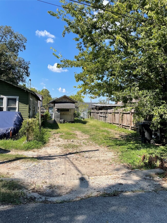 1908 Athos St, Houston, TX 77012 - photo 3