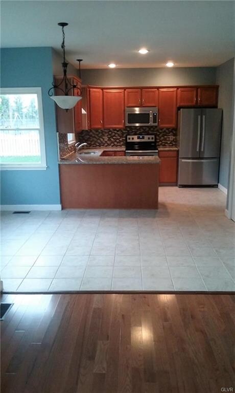 2300 Stonebridge Ln, Easton, PA 18040 - photo 4