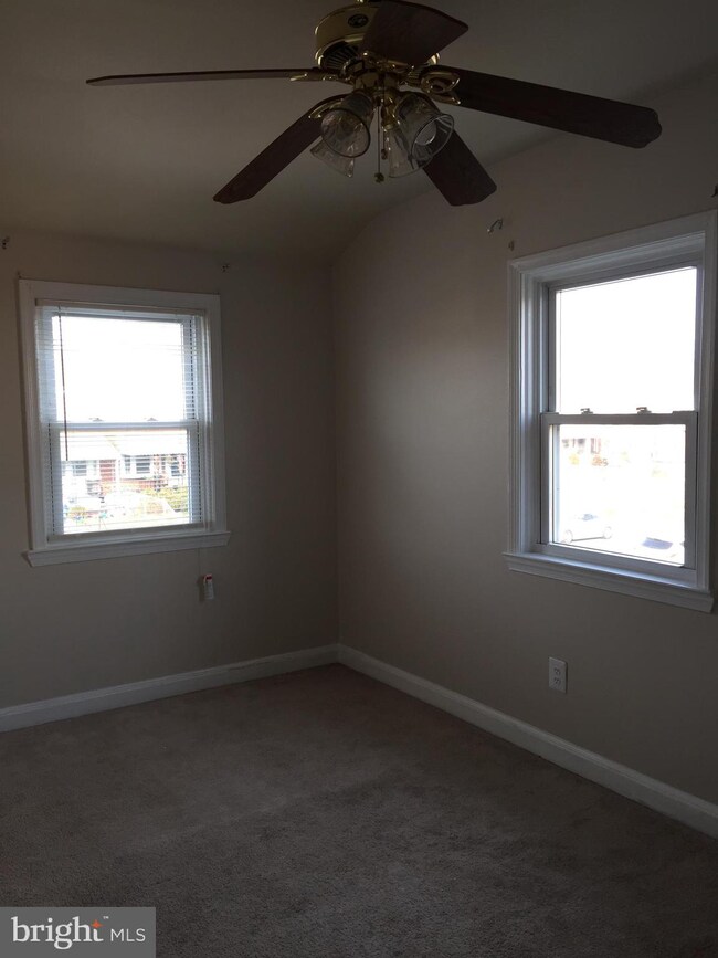 1027 Middlesex Rd, Essex, MD 21221 - photo 7