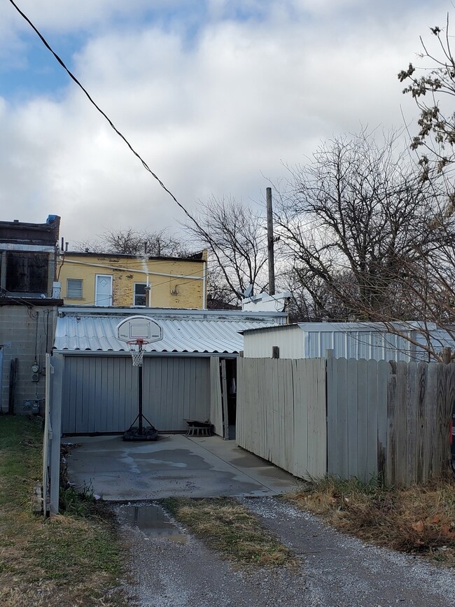 118 N Mclean St, Lincoln, IL 62656 - photo 3