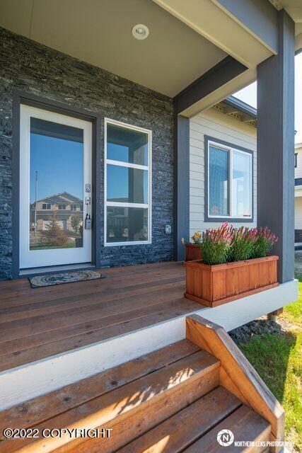 COVERED FRONT PORCH