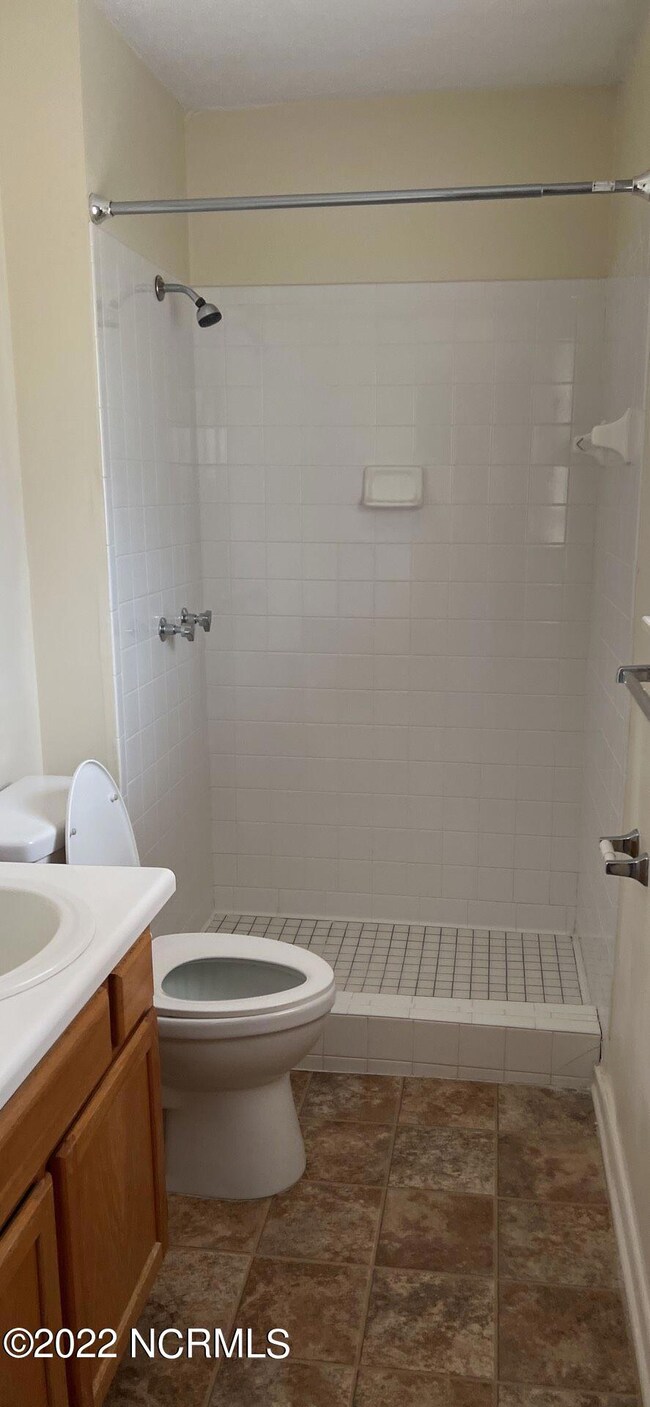 105 Royal Dr, Jacksonville, NC 28546 - photo 5