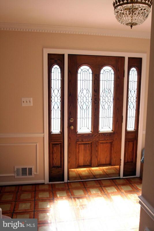 8020 Daffodil Ct, Springfield, VA 22152 - photo 3