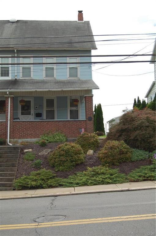 337 Mauch Chunk St, Nazareth, PA 18064 - photo 2