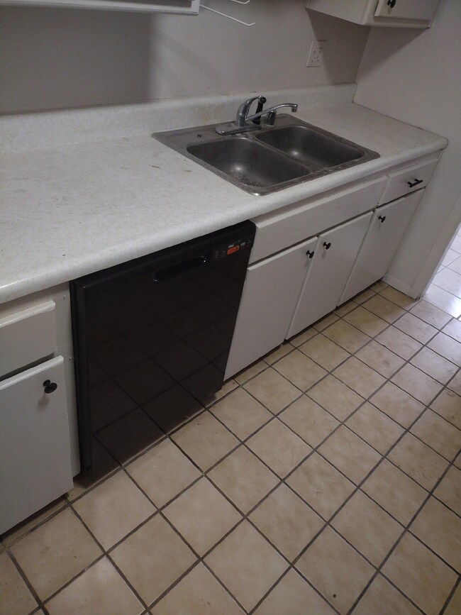 1412 Monte Negro Dr, El Paso, TX 79935 - photo 5