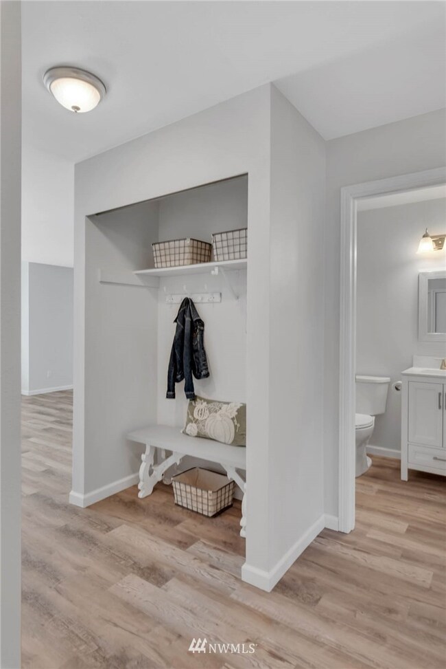 667 4th St NE unit L102, East Wenatchee, WA 98802 - photo 2