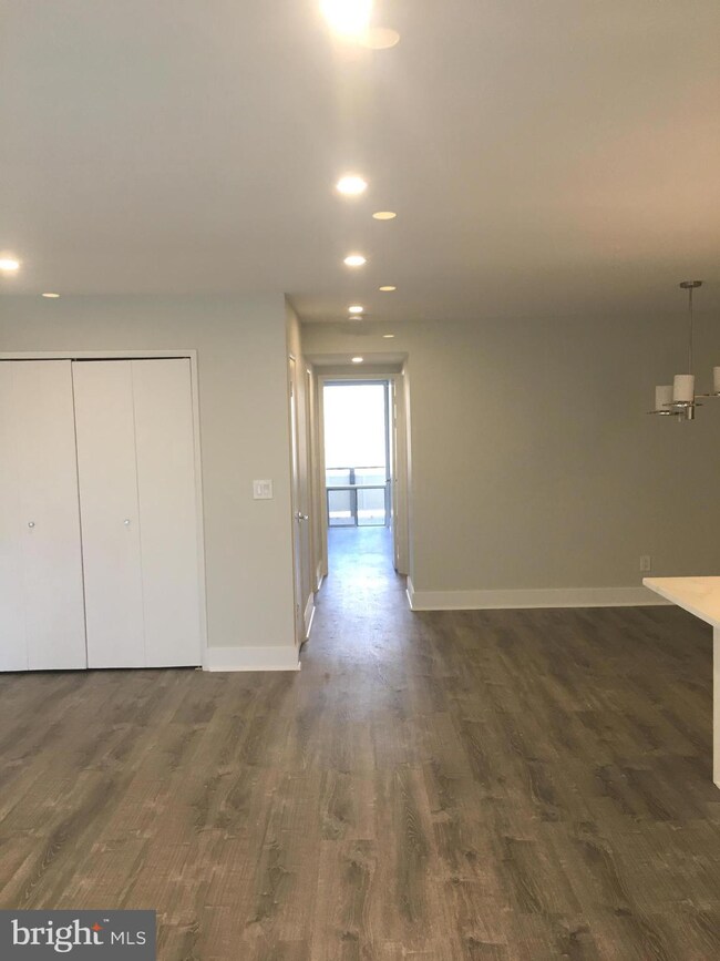 7541 Spring Lake Dr unit D1, Bethesda, MD 20817 - photo 3