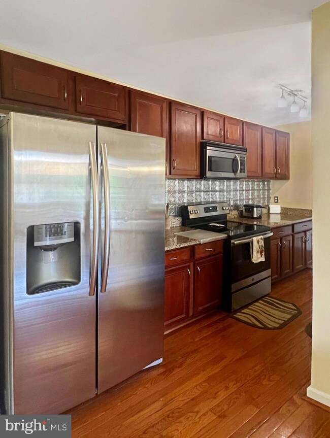 9716 Lake Pointe Ct unit 302, Upper Marlboro, MD 20774 - photo 4