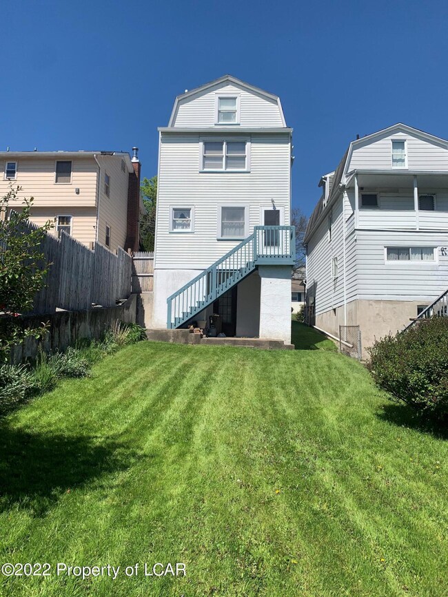 305 Andover St, Wilkes Barre, PA 18702 - photo 5