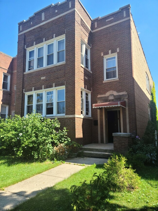 3139 N Luna Ave, Chicago, IL 60641 - photo 2