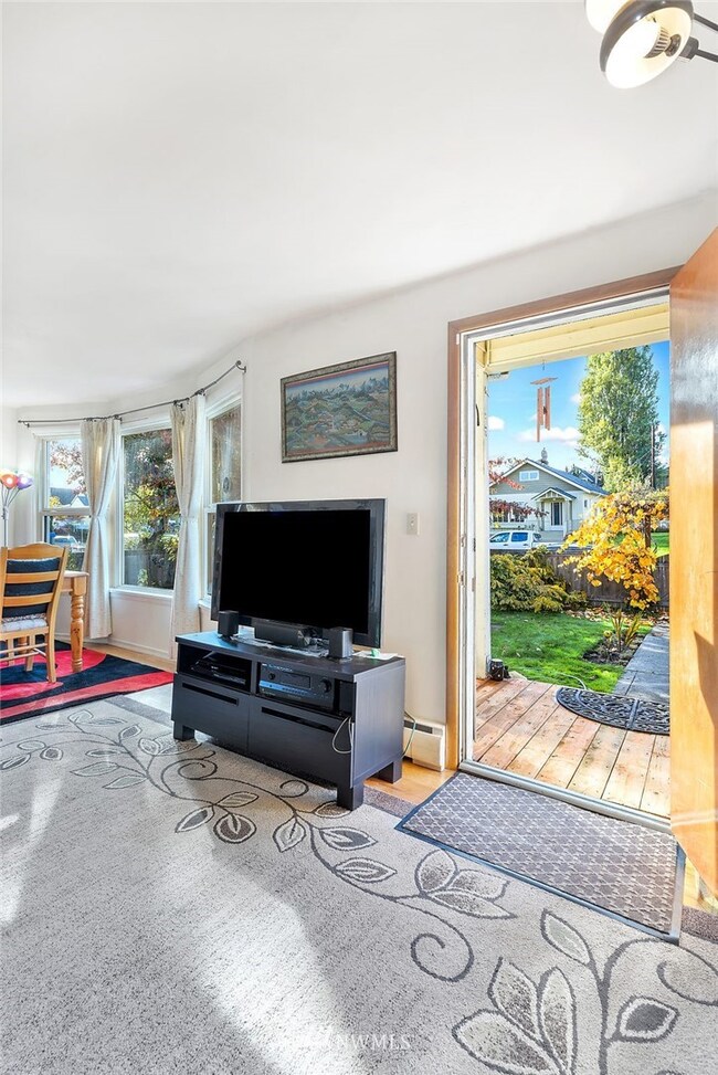 2021 Oakes Ave, Everett, WA 98201 - photo 3