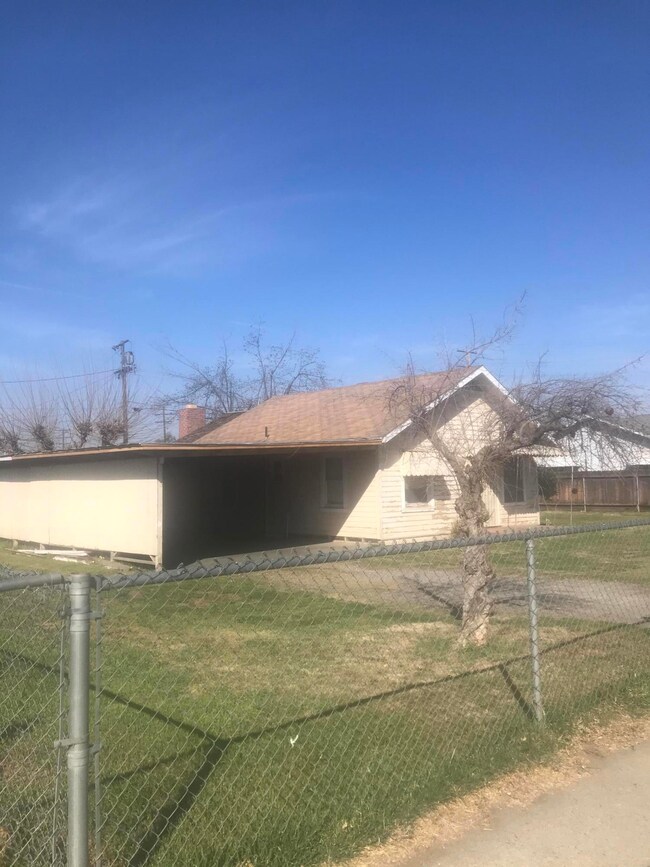 273 S Villa St, Porterville, CA 93257 - photo 3