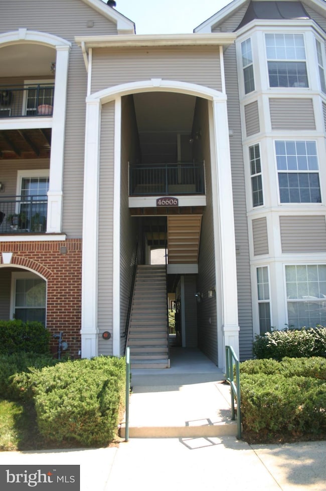 46606 Drysdale Terrace unit 202, Sterling, VA 20165 - photo 3