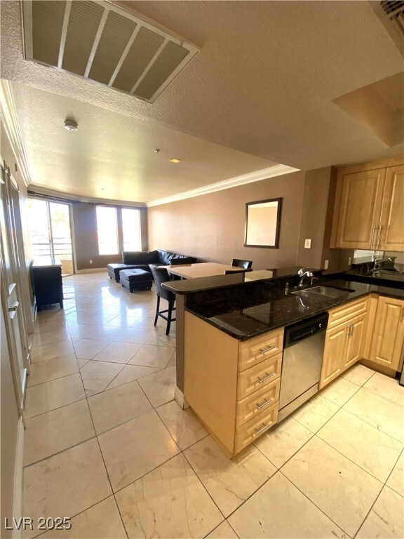 Kitchen with stainless steel dishwasher, crown mol
