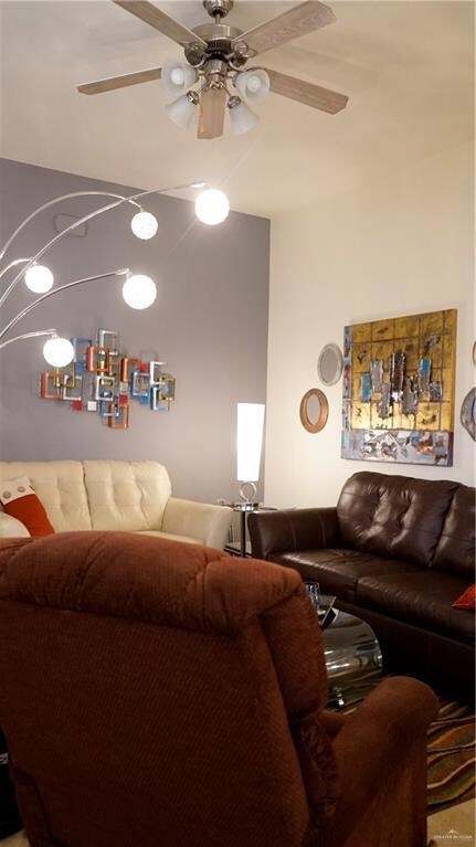 2107 Kingfisher Ln, Mission, TX 78572 - photo 7