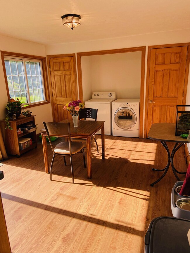 Breakfast nook 2