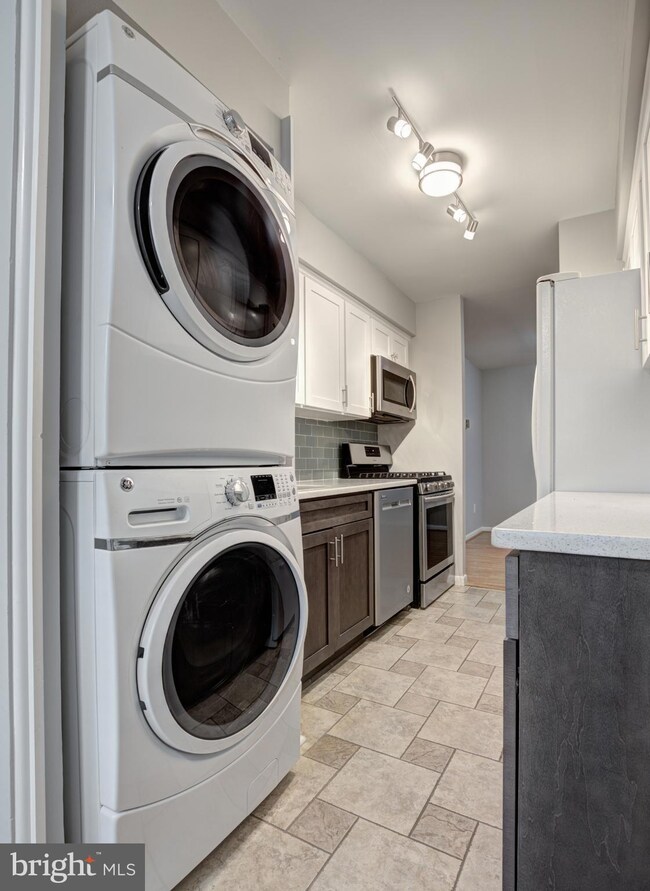 Chestnut Grove Condominiums unit 11256-24, Reston, VA 20190 - photo 7