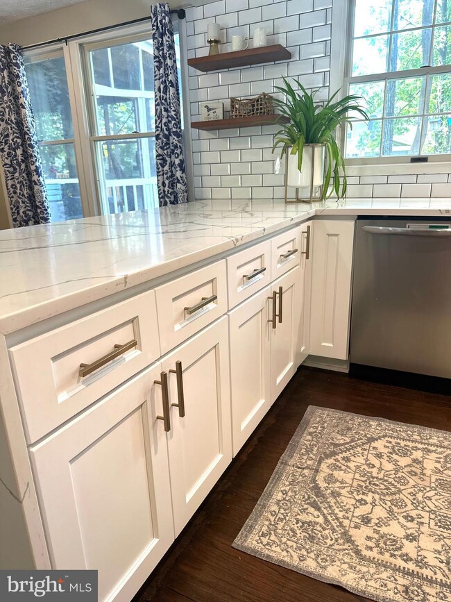 15518 Laurel Ridge Rd, Dumfries, VA 22025 - photo 4