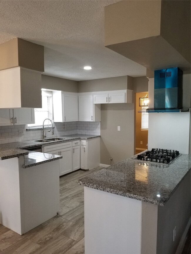 6026 Lawn Ln, Houston, TX 77088 - photo 2