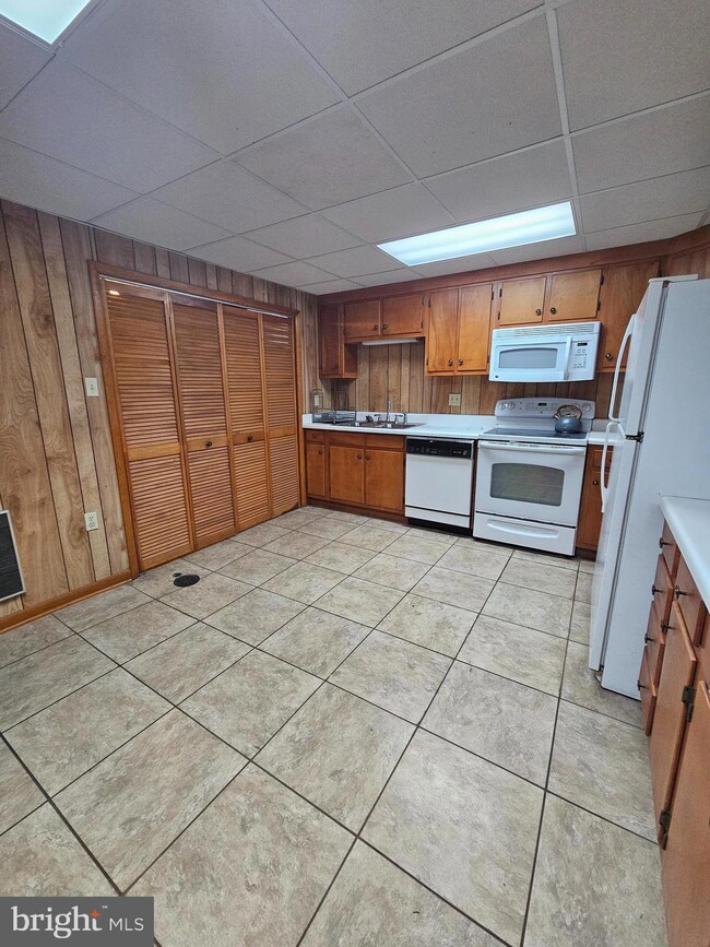 615 Villa Ave unit B, Front Royal, VA 22630 - photo 6