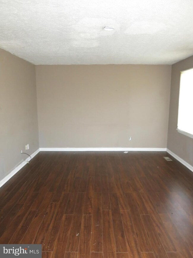 512 Burlington Ct, Edgewood, MD 21040 - photo 2