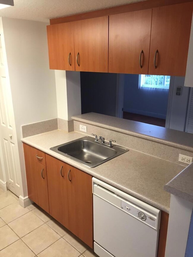 Seybold Pointe Condominium unit 710, Miami, FL 33136 - photo 4