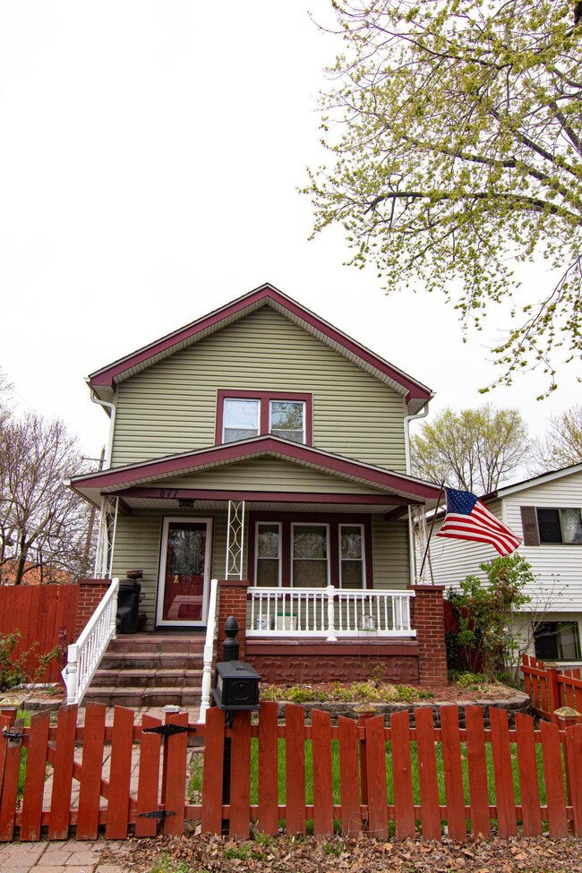 877 Elaine Rd, Columbus, OH 43213 - photo 2