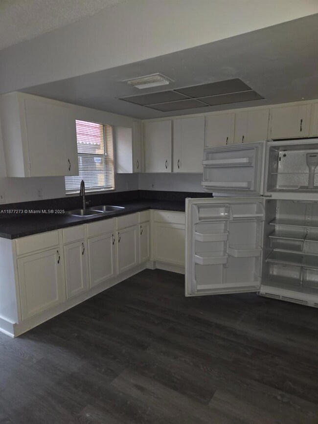 5221 NW 27th St unit 9C, Lauderhill, FL 33313 - photo 6
