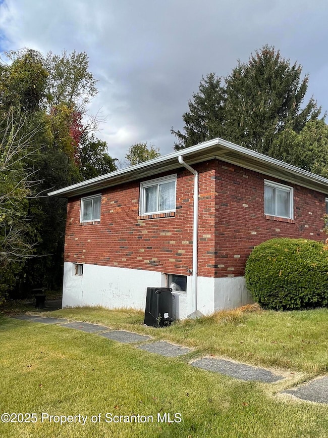 811 Hill St, Throop, PA 18512 - photo 2