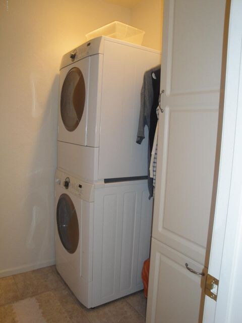STACKED WASHER/DRYER