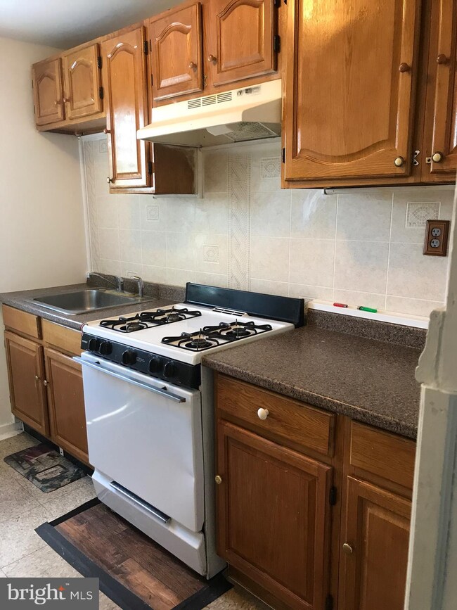 3321 W Garrison Ave, Baltimore, MD 21215 - photo 3