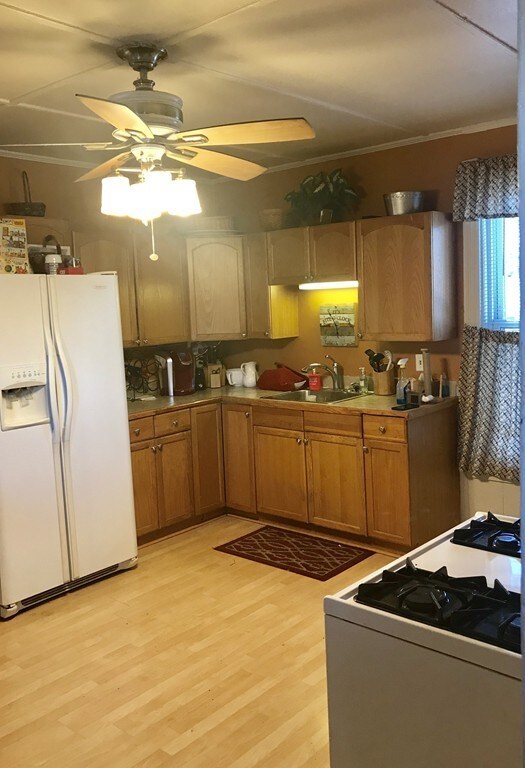 15 Lewis St, Haverhill, MA 01830 - photo 3