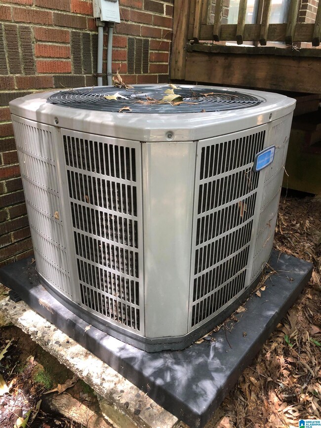 1037 Avocado Dr, Birmingham, AL 35214 - photo 7