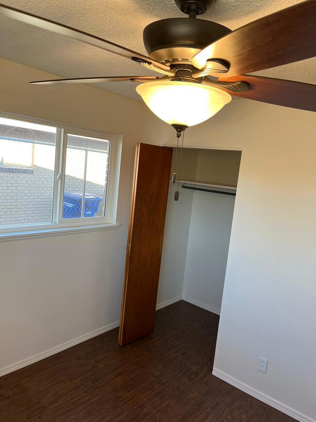 337 Gladys Ave, El Paso, TX 79915 - photo 4