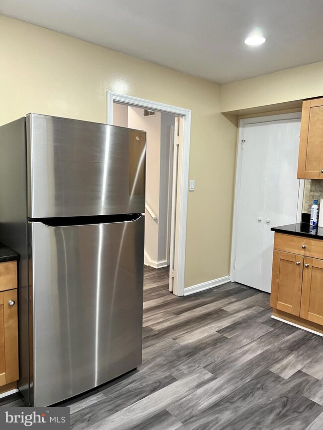 3703 Persimmon Cir, Fairfax, VA 22031 - photo 5