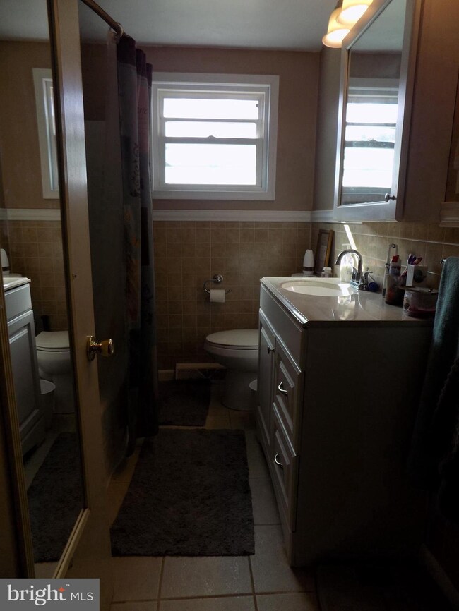 1547 Lakeside Dr, Pennsburg, PA 18073 - photo 7