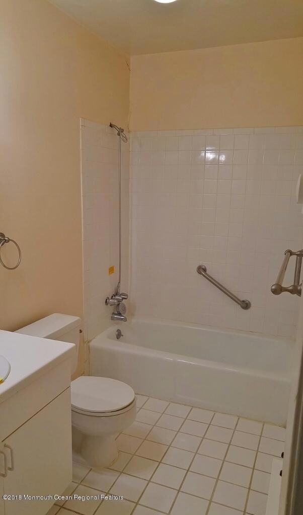Bathroom (602x1024)