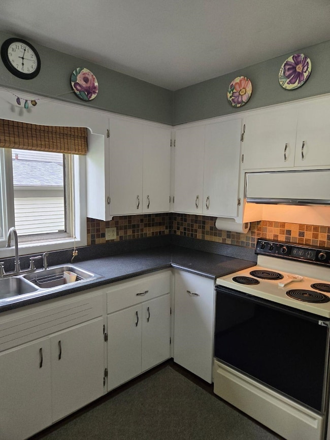 327 Carrington St, Waupun, WI 53963 - photo 3