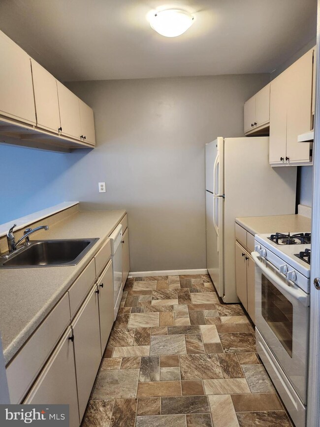 931 Northridge Dr unit 103-B, Eagleville, PA 19403 - photo 6