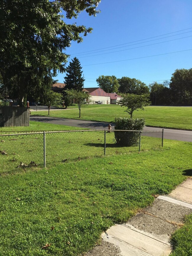 157 S Napoleon Ave, Columbus, OH 43213 - photo 2