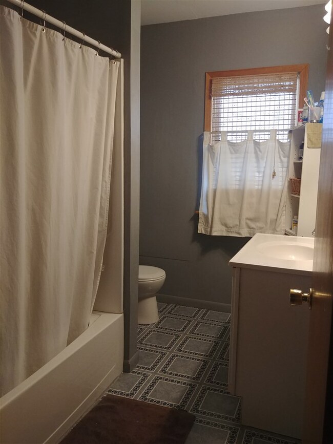 2109 Ashland Ave, Cedar Falls, IA 50613 - photo 3