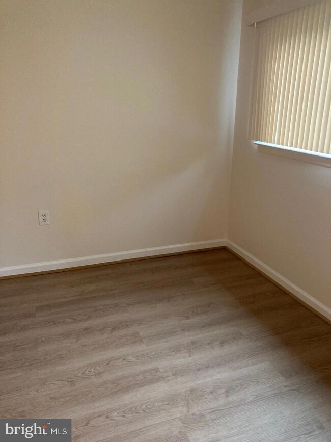 8718 Village Square Dr unit 11/8718, Alexandria, VA 22309 - photo 7