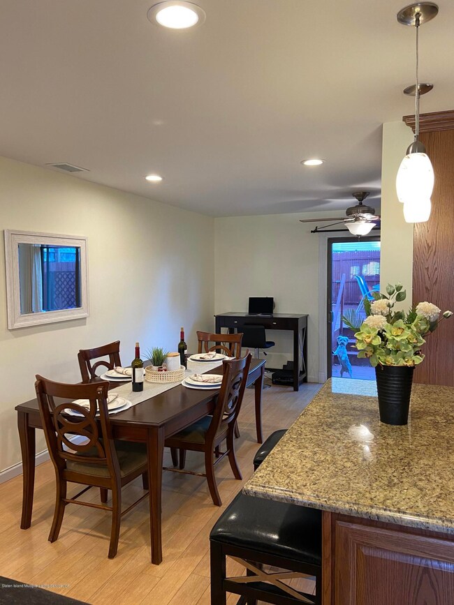 30 Hemlock Ct unit 139, Staten Island, NY 10309 - photo 7